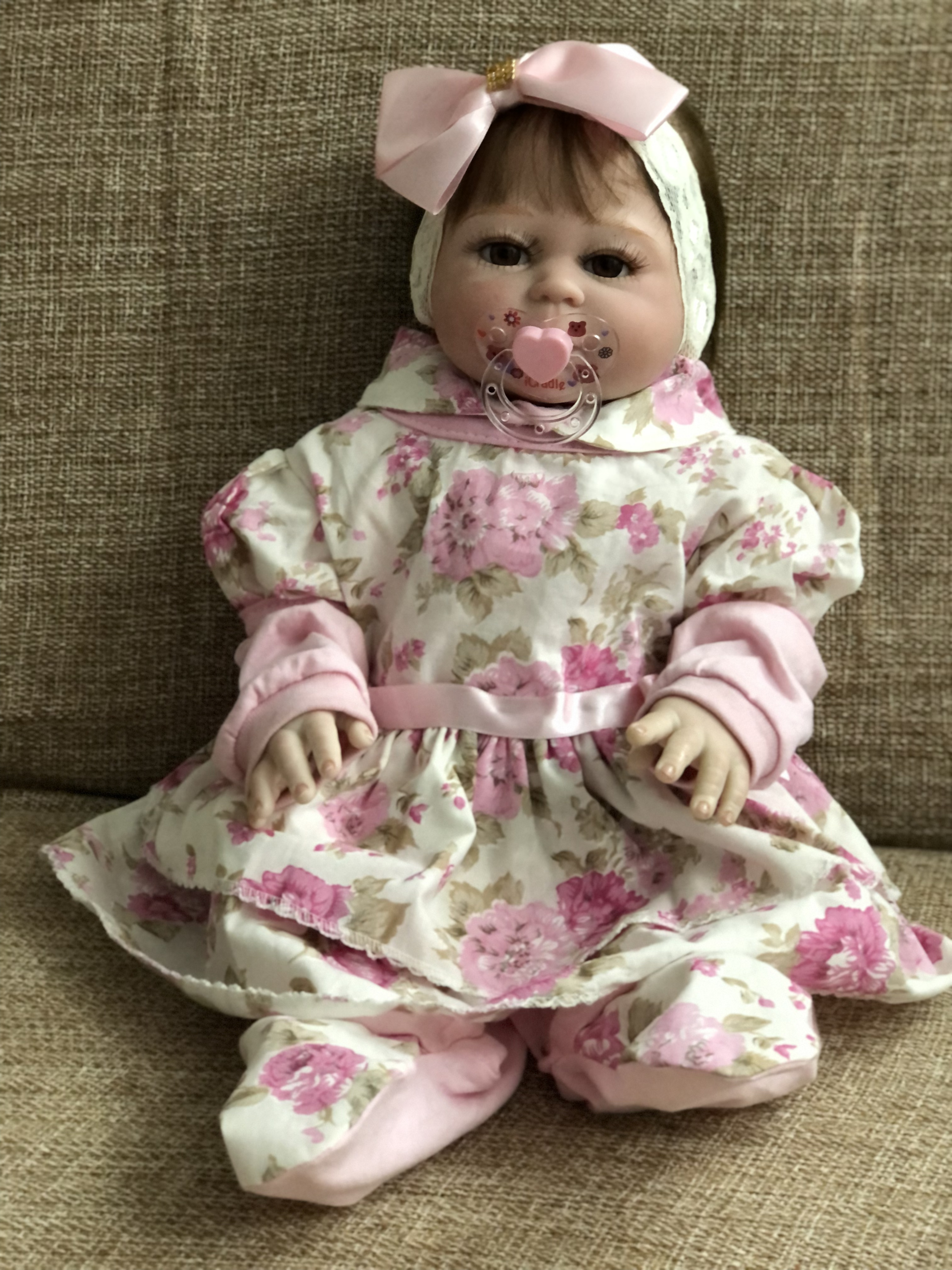 BEBÊ REBORN DE SILICONE MENINA BIA MEGA REALISTA MAMA E FAZ XIXI -  Maternidade Mundo Baby Reborn